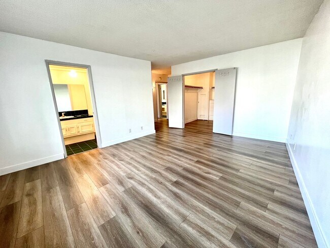 Building Photo - 5630 Ravenspur Dr