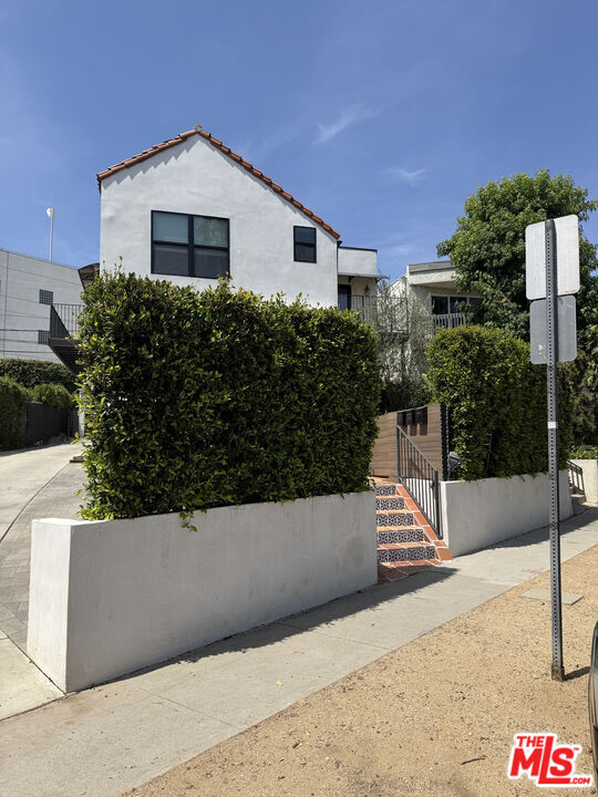 Building Photo - 8571 1/2-8587 1/2 Rugby Dr