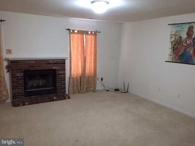 Building Photo - 2503 Clover Field Cir