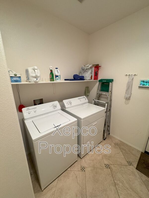Building Photo - 1290 Esperanza Trail