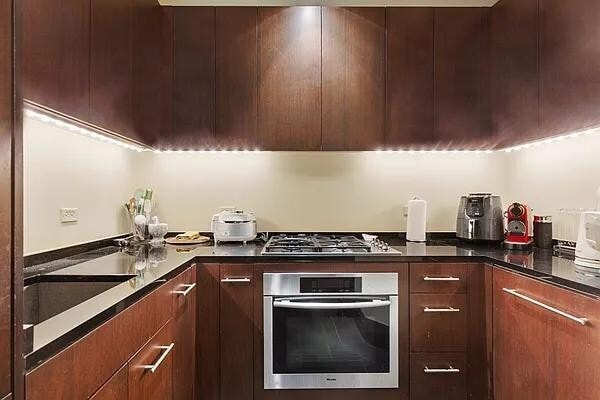 Building Photo - 40 Broad St