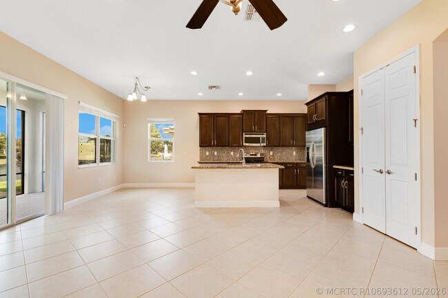 Building Photo - 2805 Bellarosa Circle