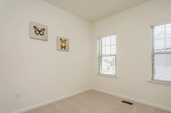 Building Photo - 5403 Cambridgeshire Loop