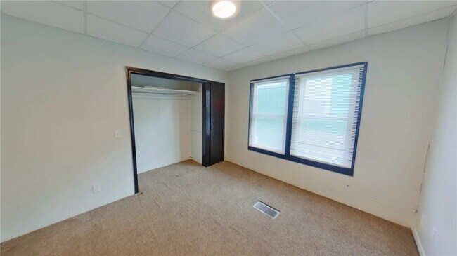 Building Photo - 1083 Dewey Ave