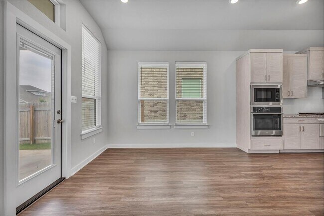 Building Photo - 121 High Plains Dr