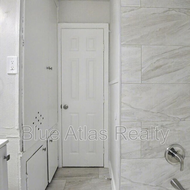 Building Photo - 4024 Wiman Dr