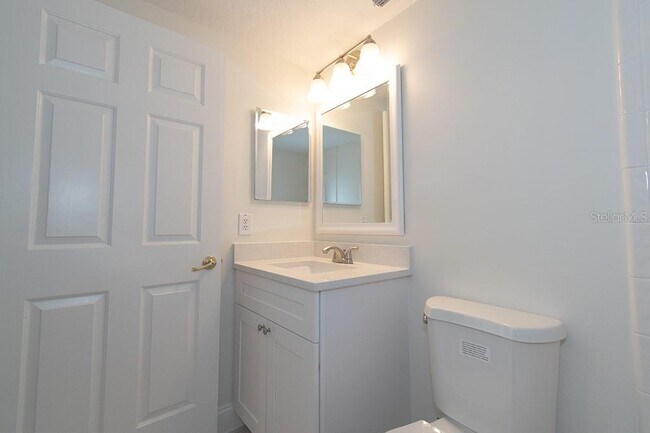 Building Photo - 1707 Golfview Dr