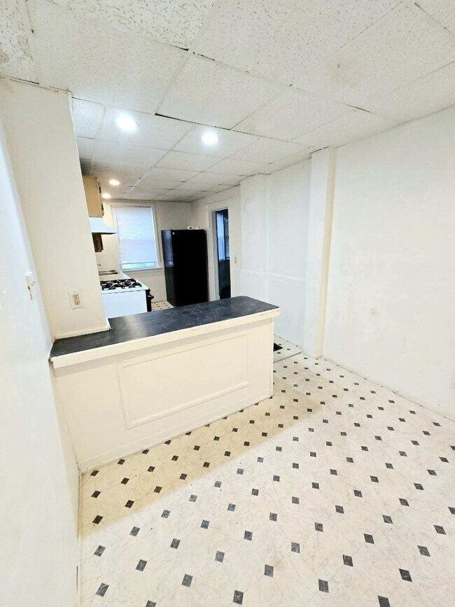 Building Photo - 1162 E 25th St