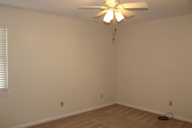Building Photo - 3 Bedroom 2 Bath W/ Garage Hephzibah!