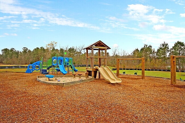 Building Photo - 465 Foxbank Plantation Blvd