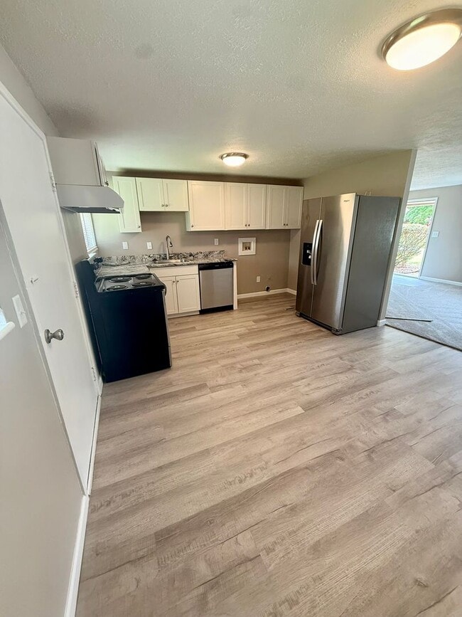 Building Photo - Move-In Ready 2BR in Kettering | Granite Counters + New Carpet