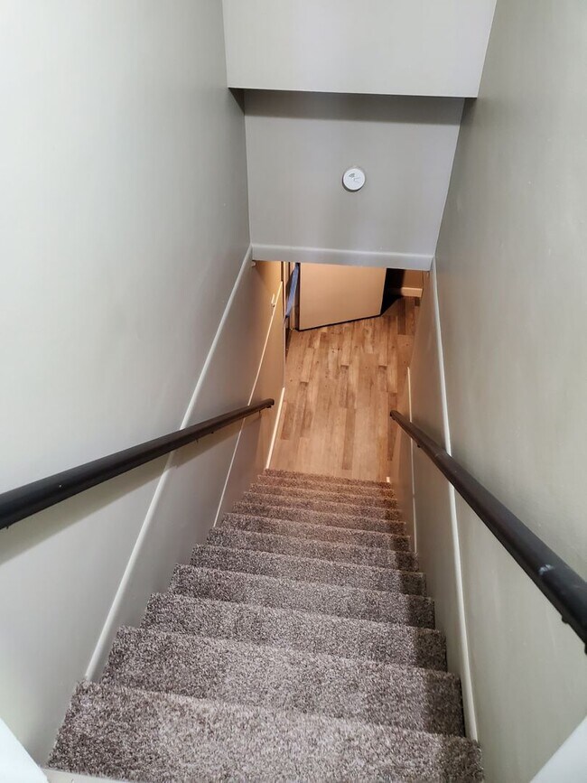 Building Photo - 4 Bed 2 bath newly remodeled