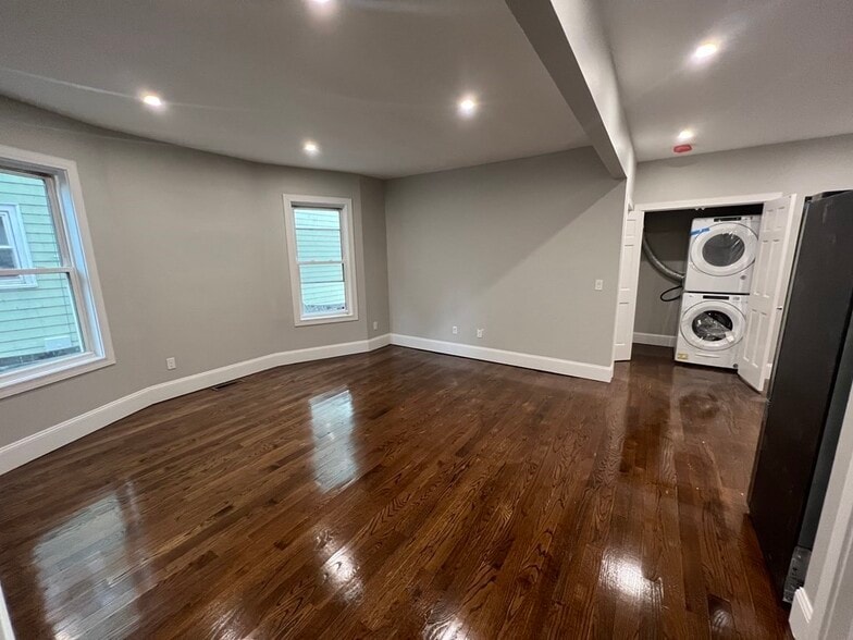 Building Photo - 25 Pleasant St