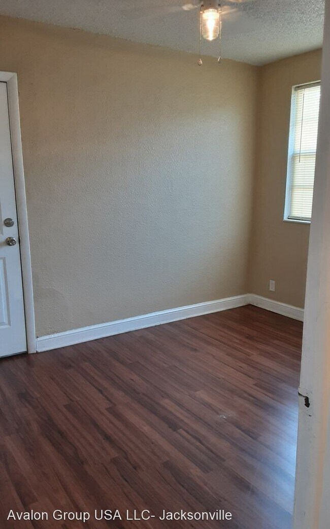 Building Photo - 1819 W 6th St