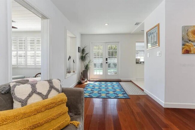 Building Photo - 4014 W Palmira Ave