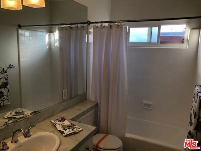 Building Photo - 1321 Euclid St