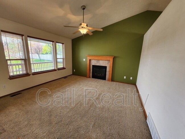 Building Photo - 916 Rees Ln