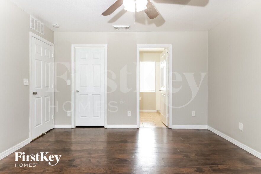 Building Photo - 3201 SW Collings Dr