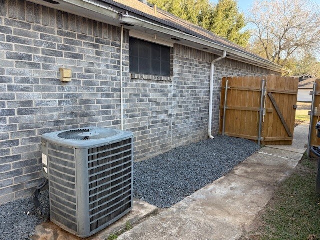 Building Photo - 2902 Silent Dr