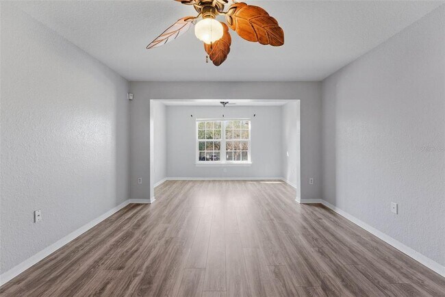 Building Photo - 5479 Vineland Rd