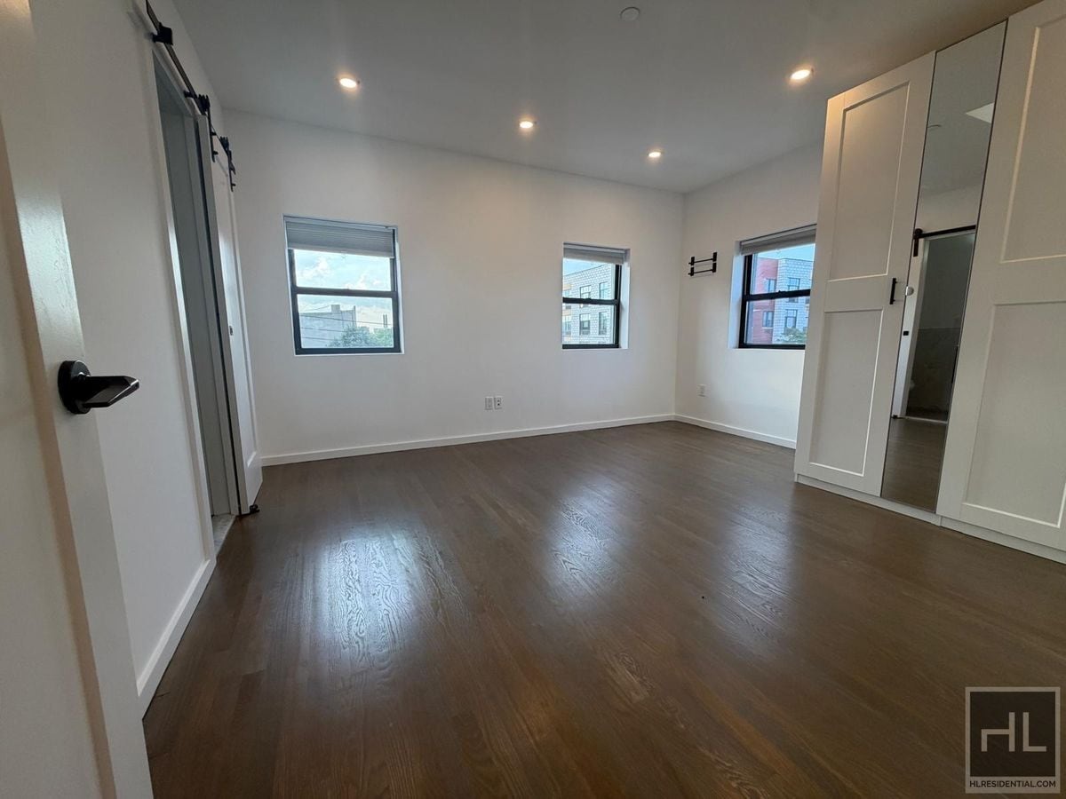 Building Photo - STEINWAY STREET