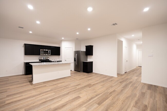 Building Photo - 14914 Timber Pnes Dr