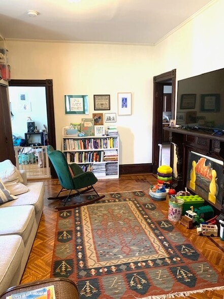 Living room w/mantel - 251 School St