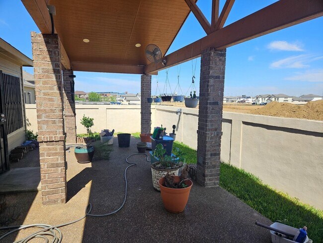 Building Photo - 5516 Shorthorn Dr