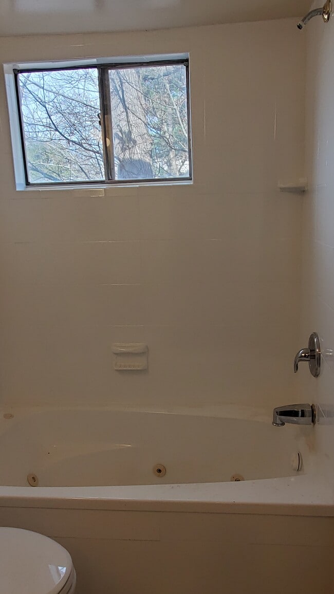 Building Photo - 7700 Arehart Dr