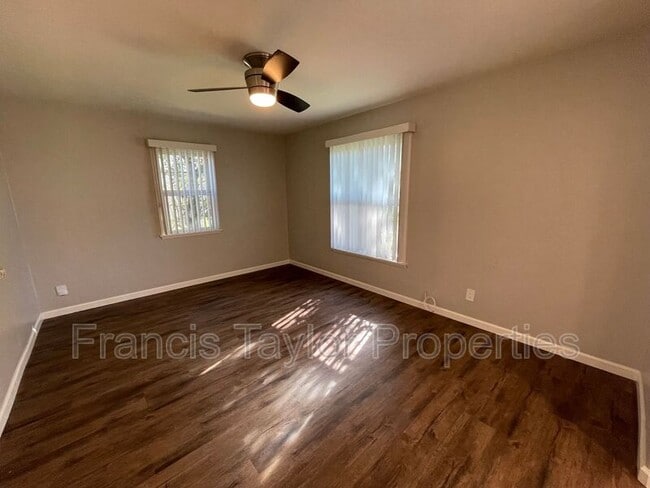 Building Photo - 218 W 8th Ave