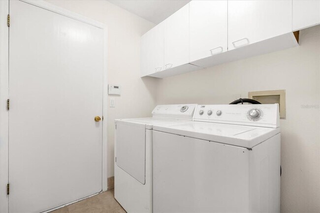 Building Photo - 10218 Facet Ct