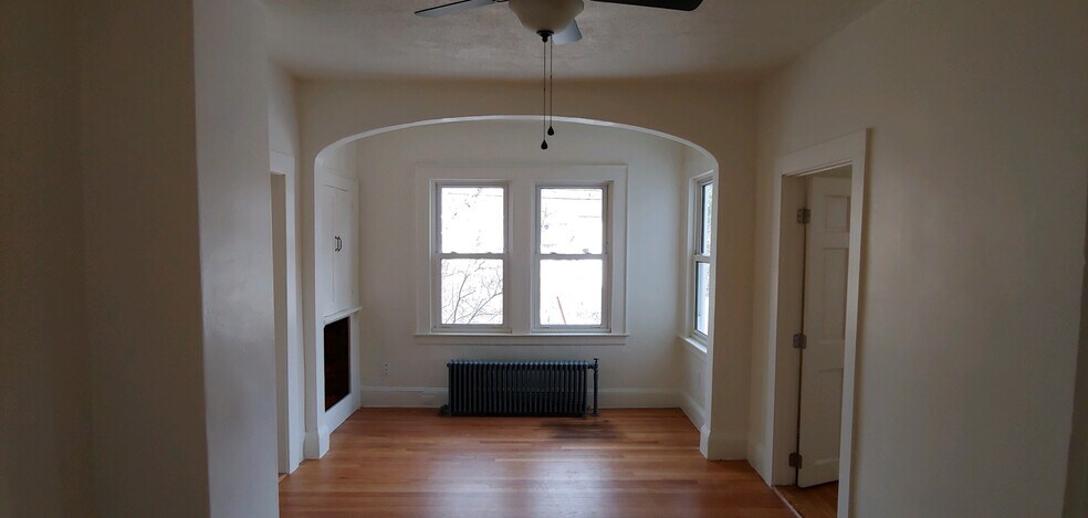 Building Photo - 120 Brackett St