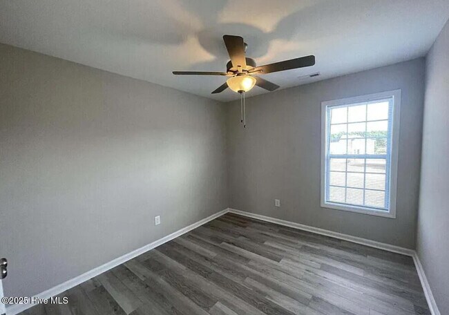 Building Photo - 312 S Pointe Dr