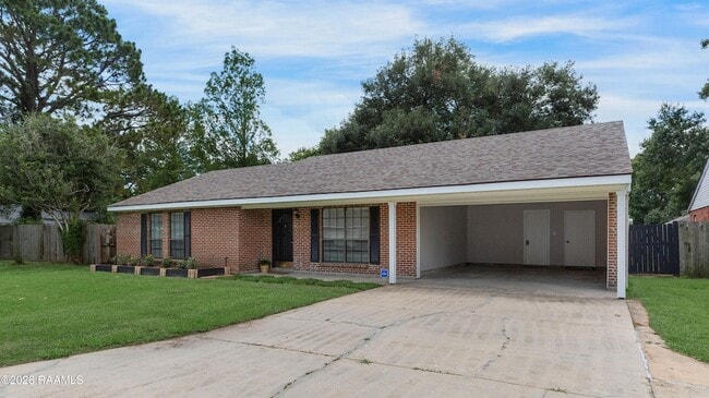 Building Photo - 118 Village Green Dr