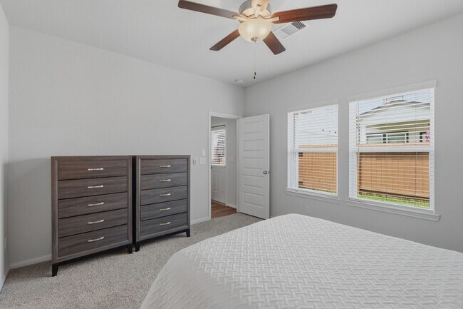 Building Photo - 8320 Bristlecone Pne Wy