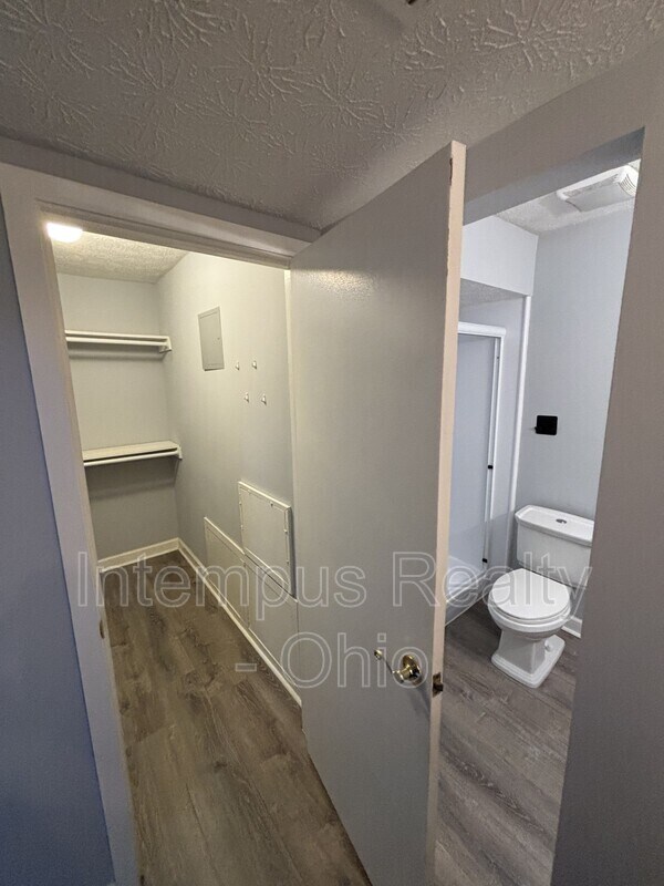 Building Photo - 4994 Wintersong Ln