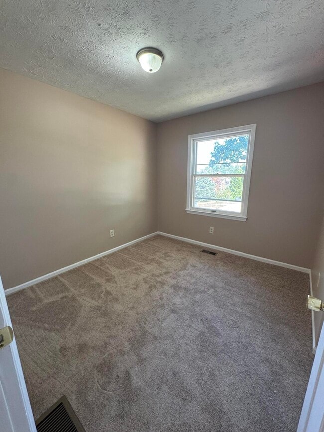 Building Photo - 3372 Otter Creek Dr