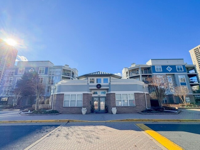 Building Photo - Freshly Renovated 1 Bed 1 Bath Condo With Balcony In Vibrant Savoy Park - Water Included