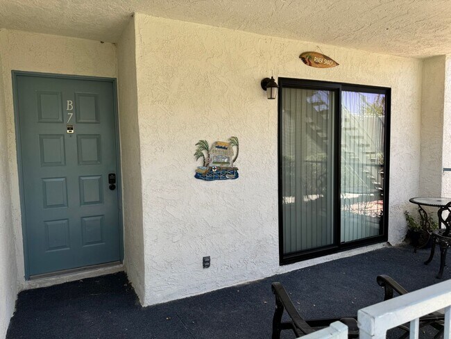 Building Photo - SHORT TERM WINTER RENTAL 1-BR Condo with Private Dock at Rio Vista