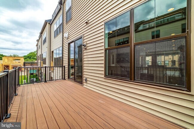 Building Photo - 6227 Almerico Pl