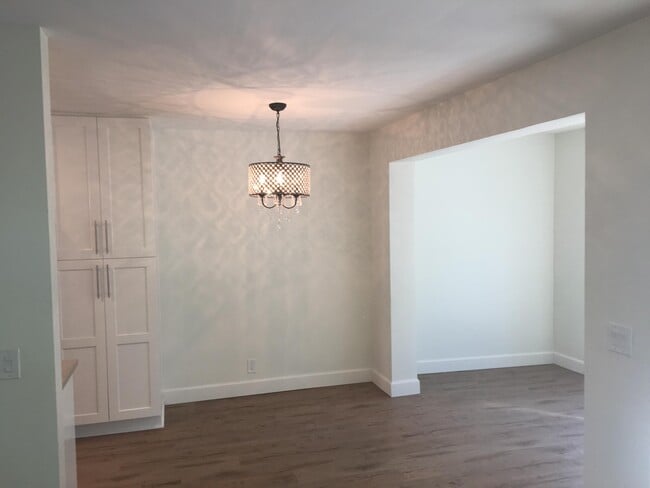 Building Photo - 27 E Rd