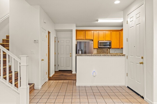Building Photo - Modern 4 Bed Home with Office, AC, Garage,...