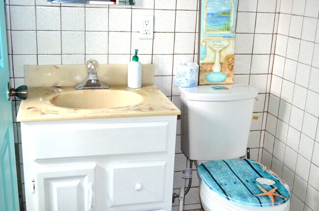 Building Photo - 8871 Belmont St