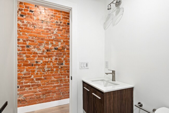 Building Photo - 5814 Chestnut St