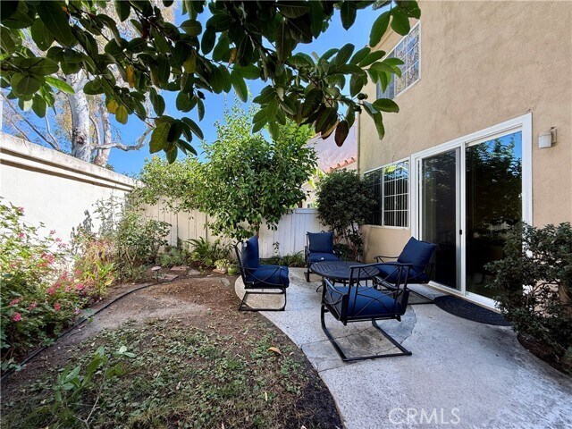 Building Photo - 11 Liliano