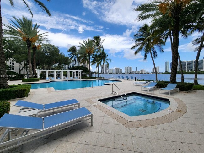 Building Photo - 3255 NE 184th St