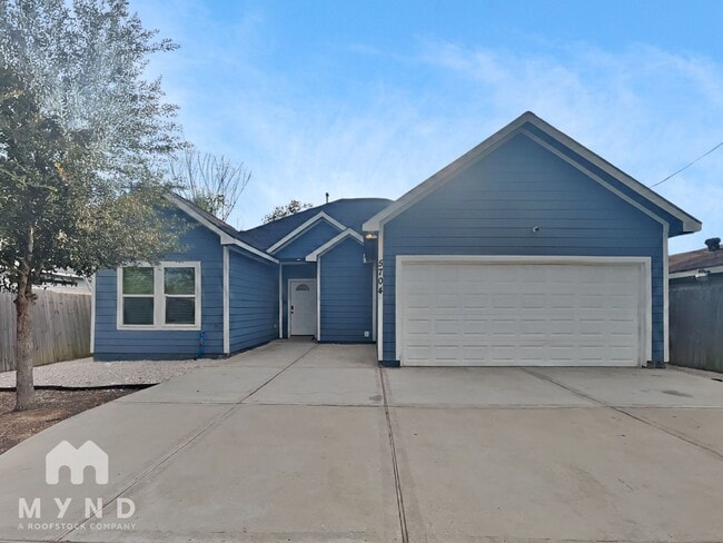 Building Photo - 5704 Bacher St