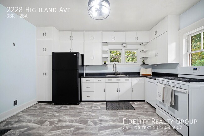 Building Photo - 2228 Highland Ave