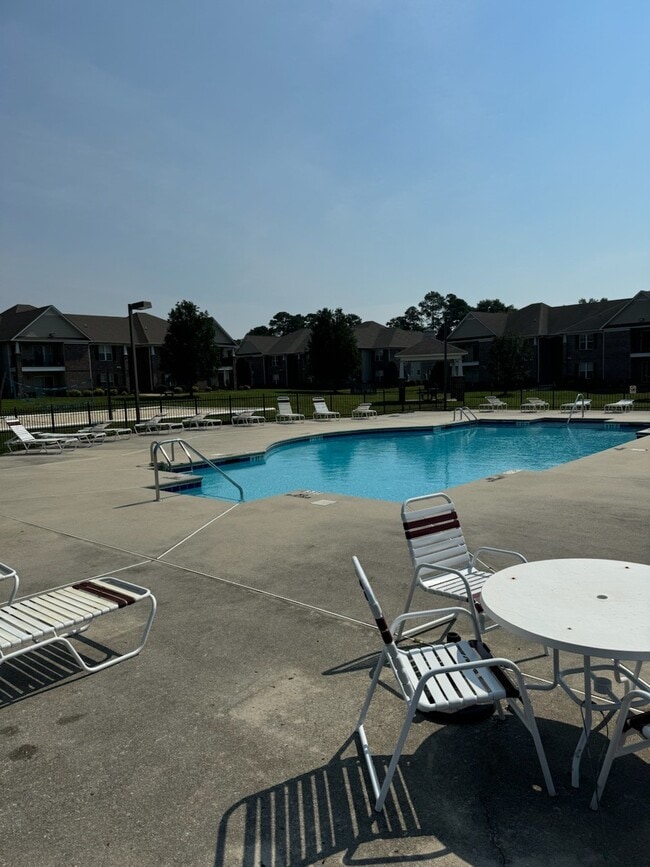 Building Photo - 1720 Renwick Dr