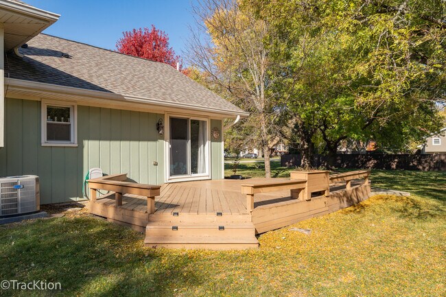 Building Photo - 11S639 McGrath Ln